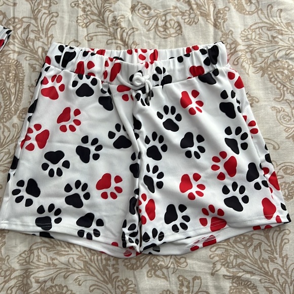 Le Belle Women’s XL Two Piece Outfit Paw Print Design White NWOT - Picture 3 of 3